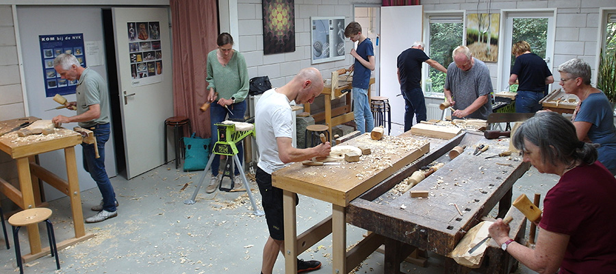 Workshop beeldhouwen in hout