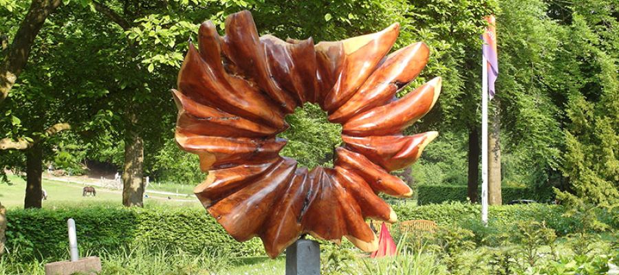 Houtenbeelden voor buiten